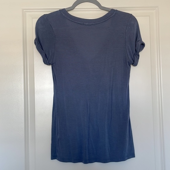 Fashion Nova grey blue light v neck tee shirt with rolled cuff sleeve - Picture 4 of 4